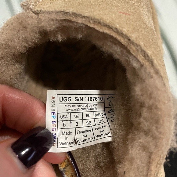 UGG Greenport Slides in Sand Size 5 - Picture 9 of 10